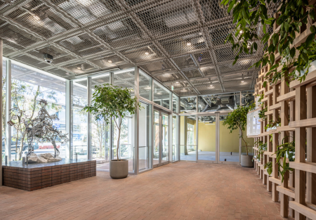 1階エントランスホール設置「Soul Miner」