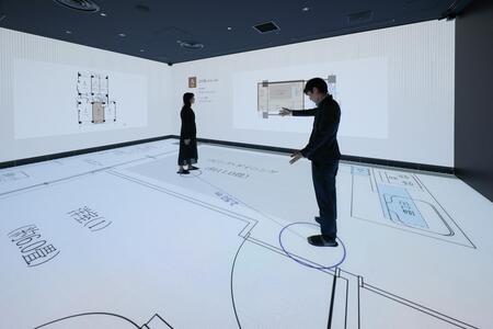 実寸大の間取り図面投影時の様子